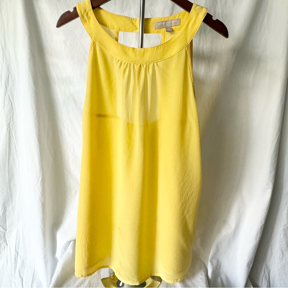 Banana republic scoop neck tank top with open back
